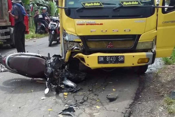 Kumpulan Fakta Hasil Olah TKP Kecelakaan Pemotor Hidari Lobang Tabrak Truk di Payakumbuh Kumpulan Fakta Hasil Olah TKP Kecelakaan Pemotor Hidari Lobang Tabrak Truk di Payakumbuh